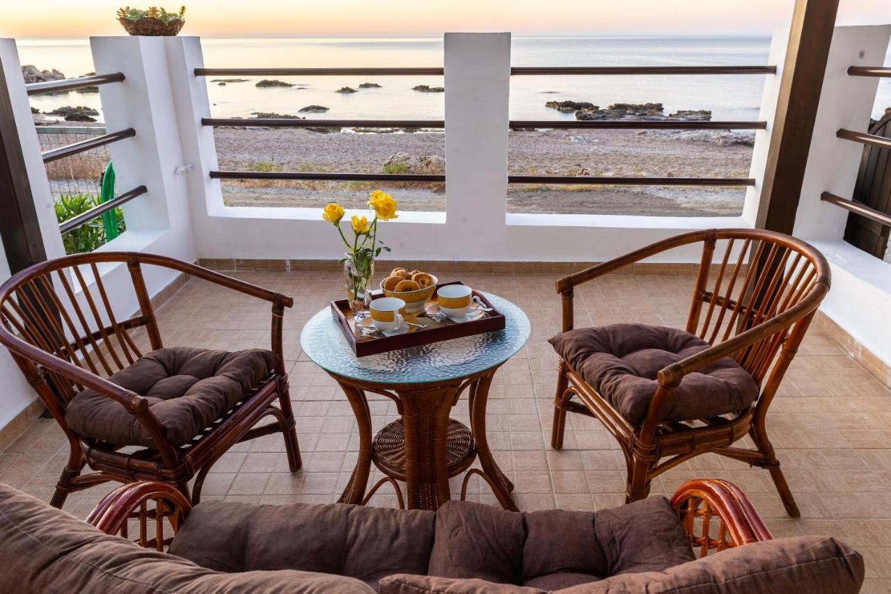 Tsampika'S Beachfront House In Stegna アルハンゲロス エクステリア 写真